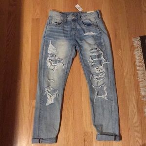 American Eagle low waisted ripped tom girl jeans